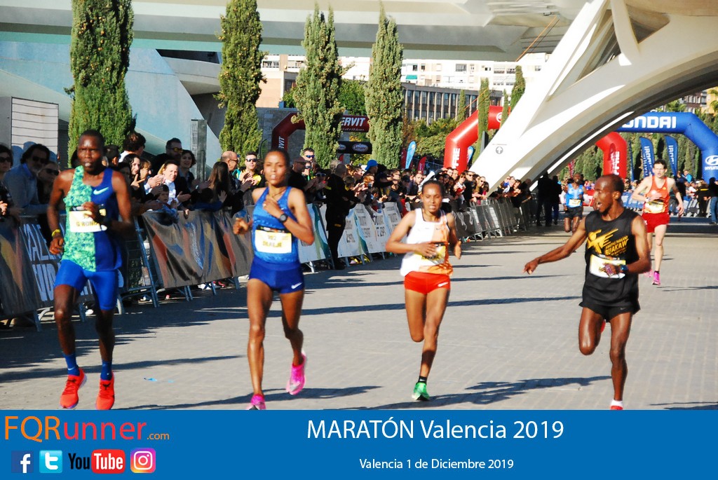 Roza Dereje consiguió un nuevo récord femenino de la maratón de Valencia estableciéndolo en 2h18:30