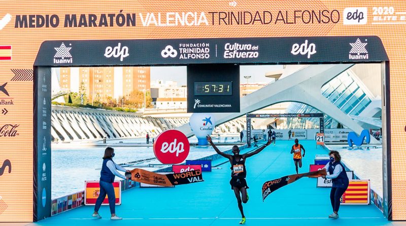 Kibiwott Kandie pulveriza en Valencia el récord de Medio Maratón