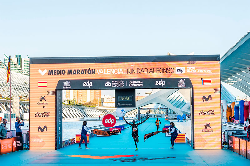 Kibiwott Kandie pulveriza en Valencia el récord de Medio Maratón